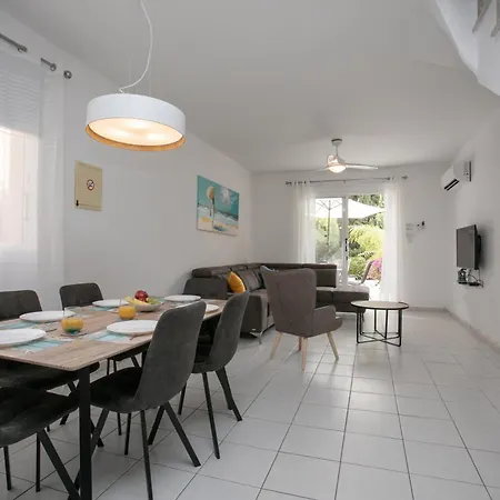 Casa Del Sol Townhouse In Iris Village *
