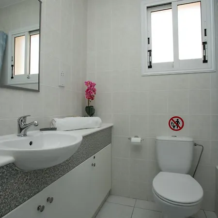 Casa Del Sol Townhouse In Iris Village Casa vacanze Paphos